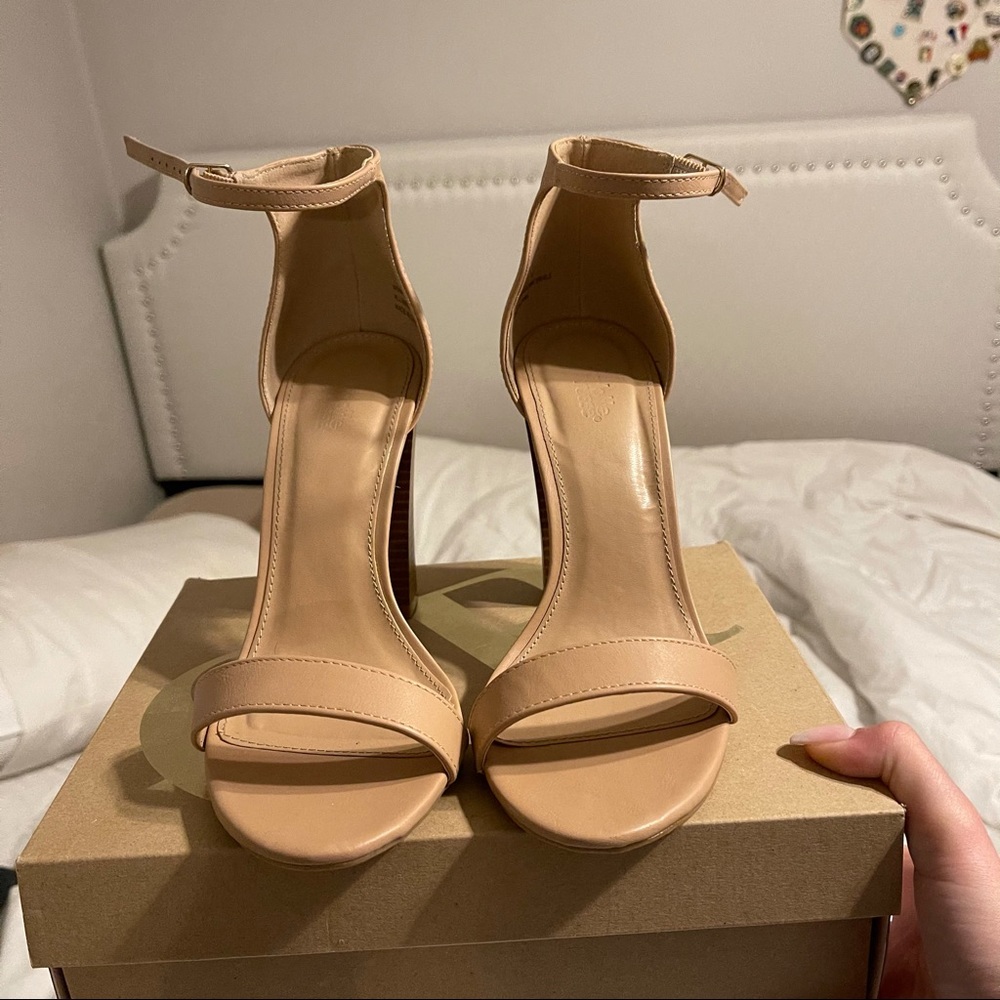 Nude Heels - Picture 4 of 7